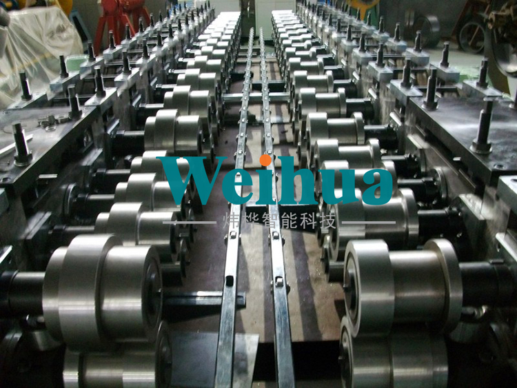 倉儲(chǔ)貨架層板自動(dòng)成型機(jī)